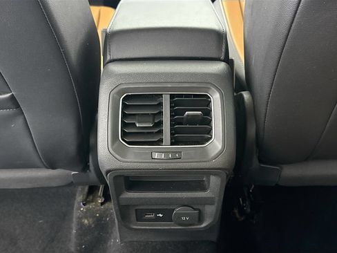 Used 2018 Volkswagen Tiguan SE AWD/4WD image 24
