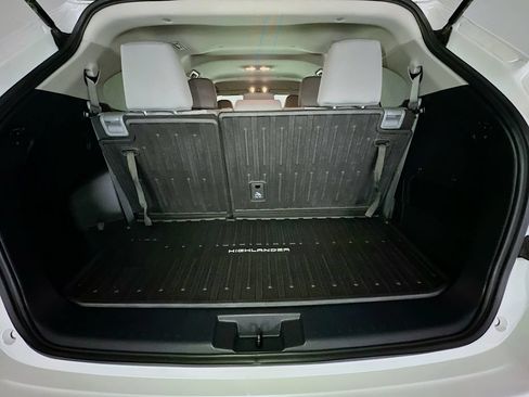 Used 2023 Toyota Highlander L AWD/4WD image 36
