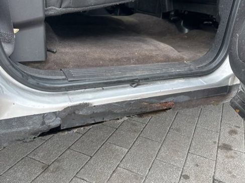 Used 2010 GMC Sierra 1500 SLE image 16