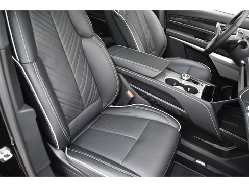 Certified 2026 Cadillac Vistiq Platinum image 33