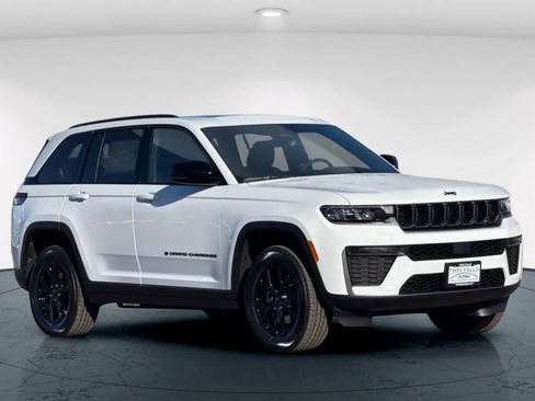 New 2026 Jeep Grand Cherokee Altitude AWD/4WD image 5
