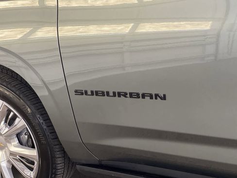 Used 2024 Chevrolet Suburban High Country w/ Advanced Technology Package image 10