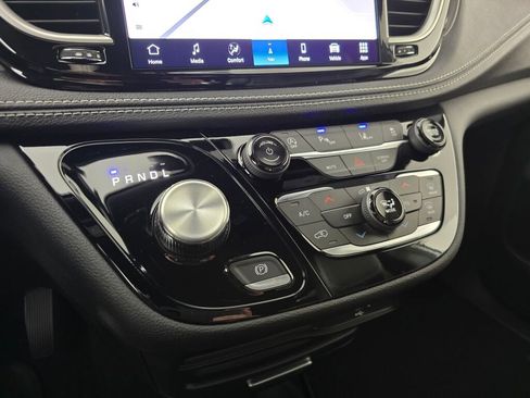 New 2026 Chrysler Pacifica Select FWD image 23