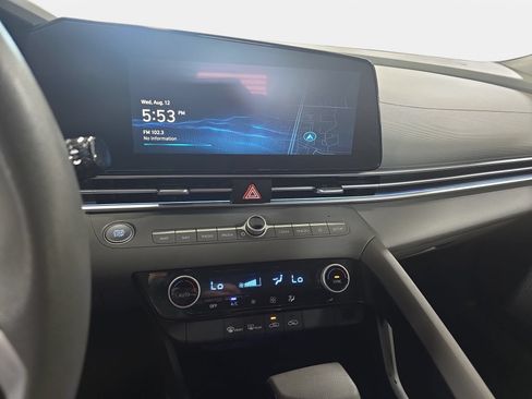 Used 2024 Hyundai Elantra SEL FWD image 19