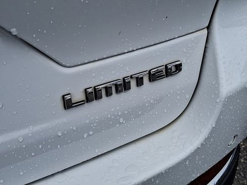 Used 2023 Jeep Grand Cherokee Limited AWD/4WD image 28