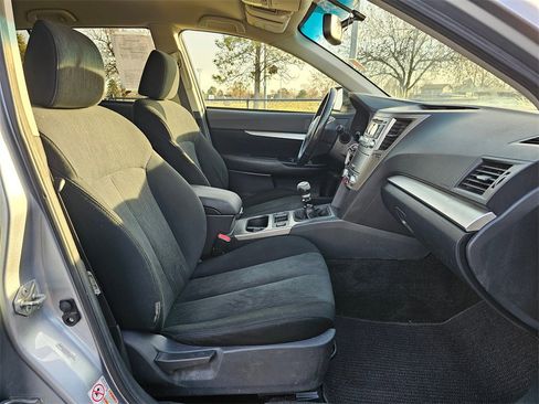 Used 2013 Subaru Outback 2.5i Premium image 10