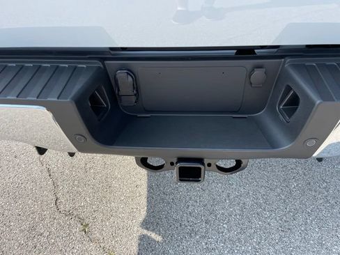 New 2026 Ford F250 XLT w/ XLT Premium Package AWD/4WD image 16