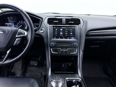 Used 2018 Ford Fusion SE w/ Equipment Group 201A image 5