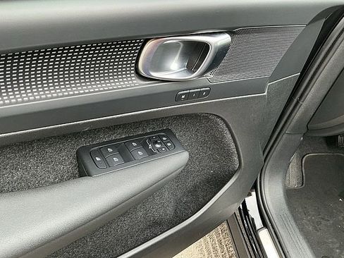 Certified 2025 Volvo XC40 B5 Plus image 17