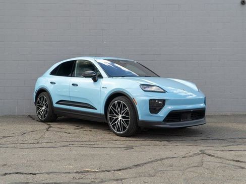 Certified 2025 Porsche Macan Electric image 9