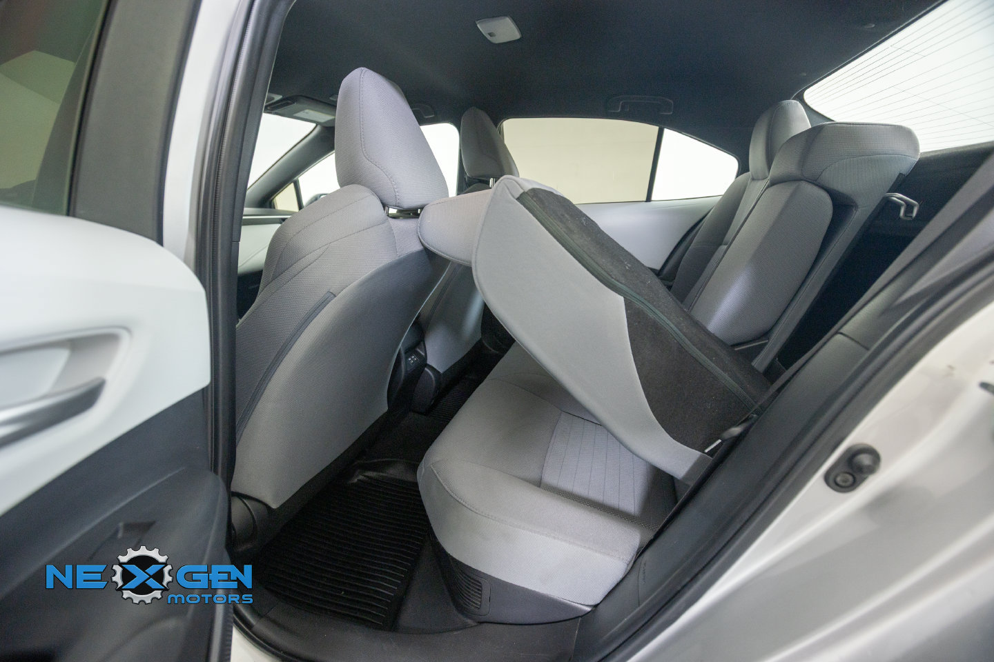 Used 2023 Toyota Corolla SE AWD/4WD image 32