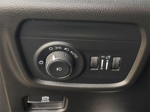 Used 2022 Jeep Grand Cherokee L Limited w/ Luxury Tech Group II image 28