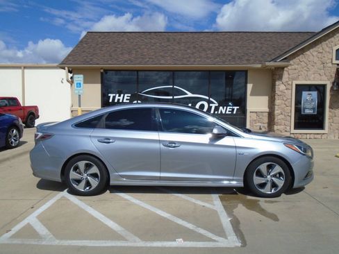 Used 2016 Hyundai Sonata Limited w/ Option Group 02 FWD image 5