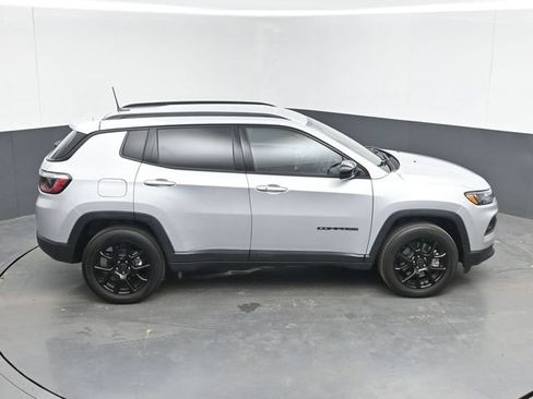 Used 2025 Jeep Compass Latitude w/ Altitude Special Edition AWD/4WD image 40