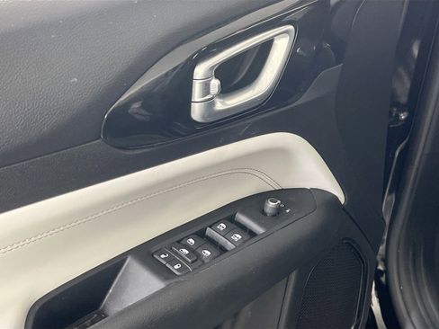 Used 2022 Jeep Compass Limited image 17