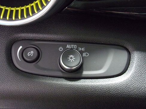 New 2025 Chevrolet Trax ACTIV w/ Sunroof Package image 26