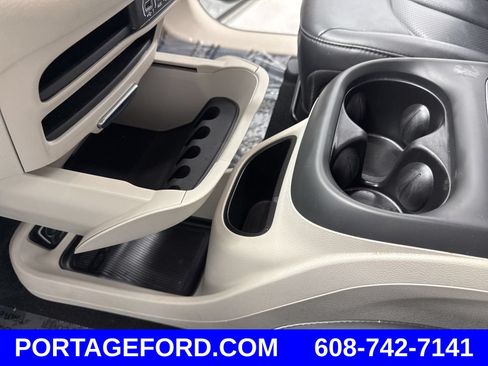 Used 2023 Chrysler Pacifica Touring-L FWD image 18