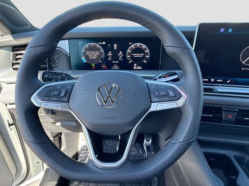 New 2026 Volkswagen Tiguan SE R-Line FWD image 39