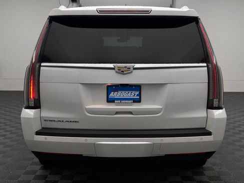 Used 2018 Cadillac Escalade ESV Premium Luxury AWD/4WD image 8