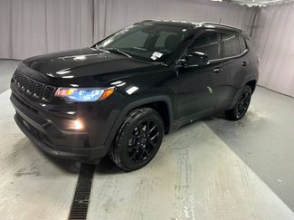 Used 2025 Jeep Compass Latitude w/ Altitude Special Edition video 3