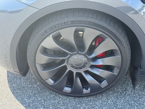 Used 2023 Tesla Model Y Performance AWD/4WD image 10