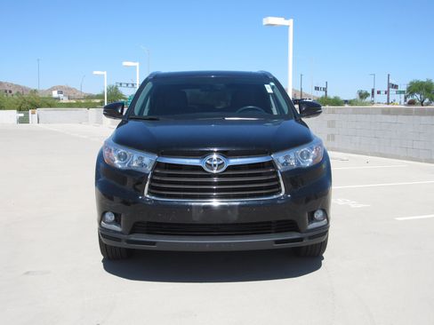 Used 2016 Toyota Highlander Limited image 3