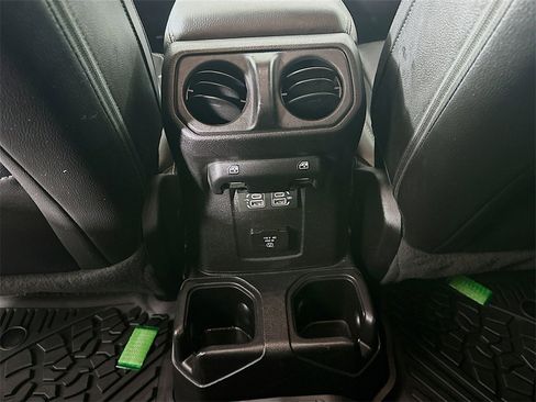 Used 2020 Jeep Gladiator Overland image 22