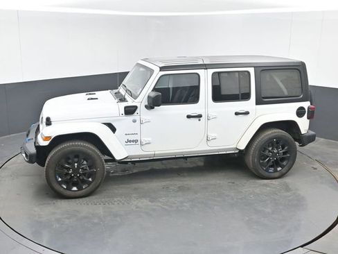 Used 2023 Jeep Wrangler Unlimited Sahara AWD/4WD image 22