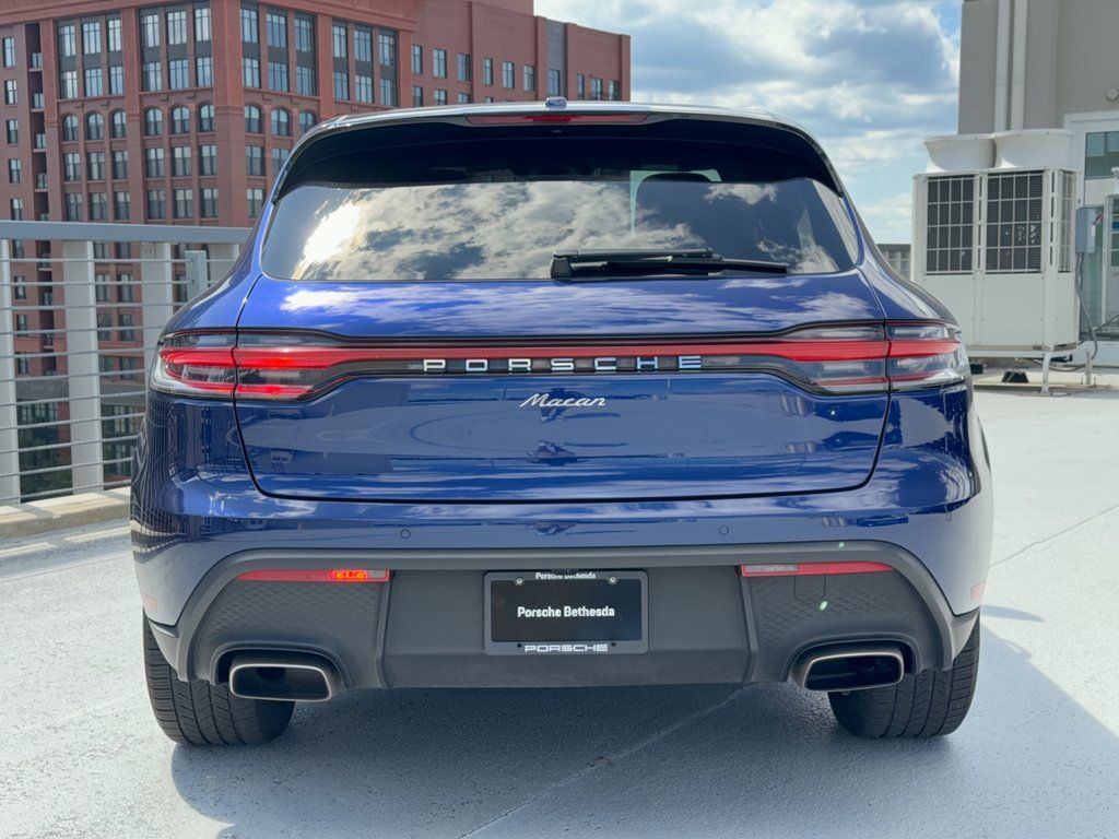 Certified 2024 Porsche Macan AWD/4WD image 11