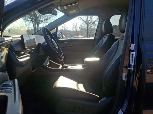 Used 2025 Kia Carnival image 15