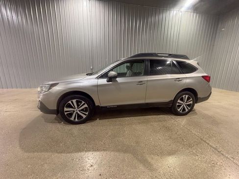 Used 2018 Subaru Outback 2.5i Limited image 2