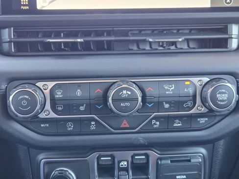 New 2026 Jeep Wrangler Unlimited Rubicon AWD/4WD image 24