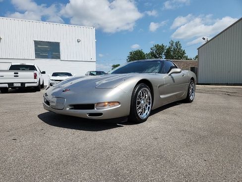 Used 1999 Chevrolet Corvette Coupe w/ Lighting Pkg RWD image 10
