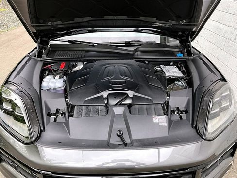 Certified 2026 Porsche Cayenne Coupe AWD/4WD image 15