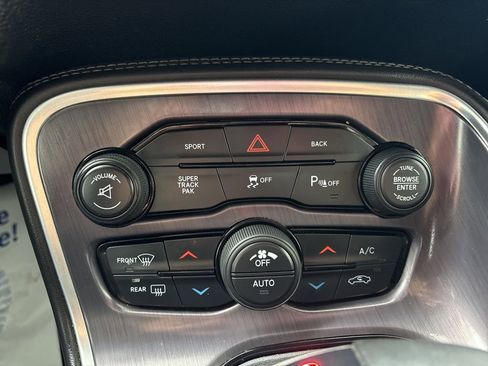 Used 2015 Dodge Challenger R/T Scat Pack RWD image 27