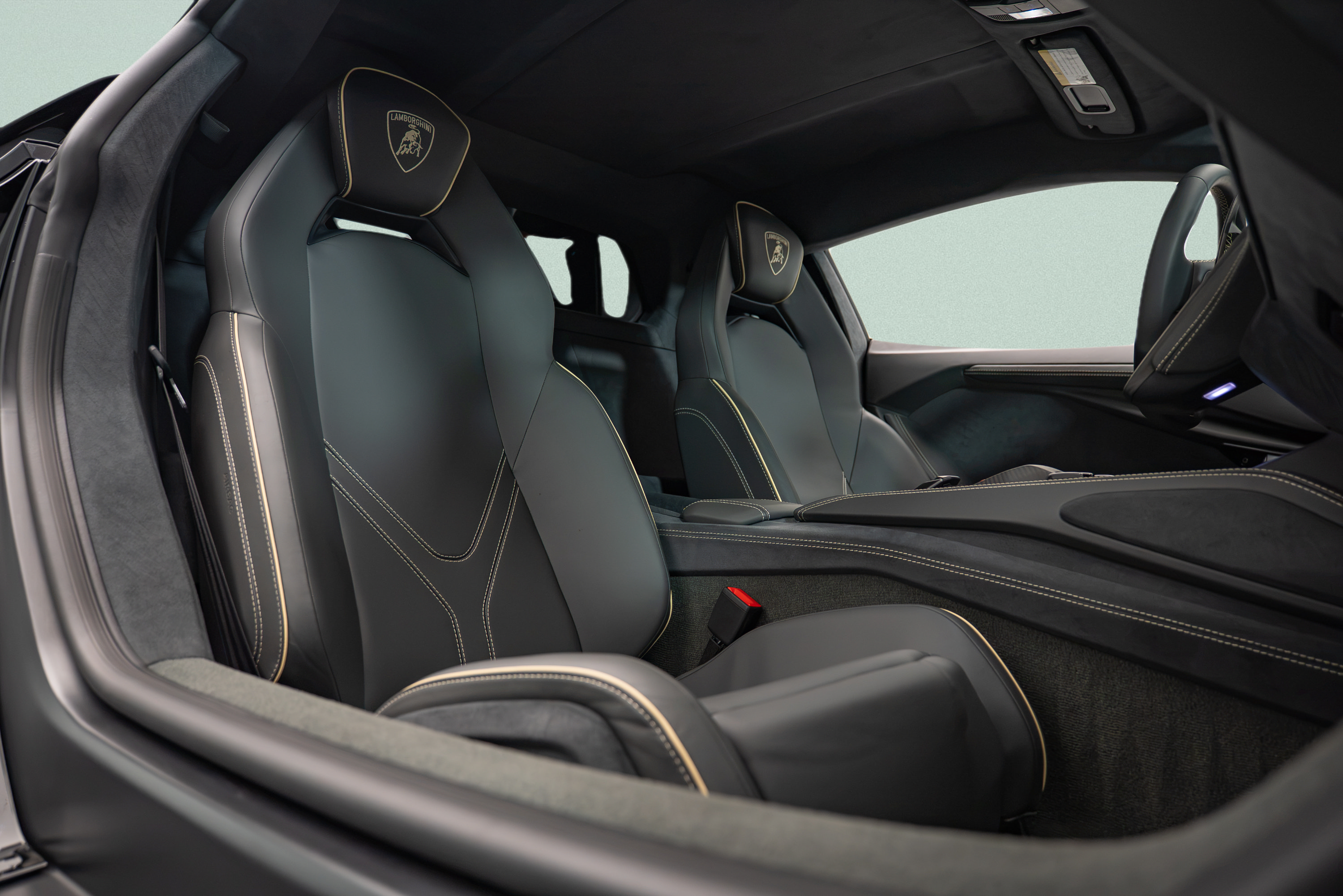 Used 2026 Lamborghini Revuelto AWD/4WD image 10