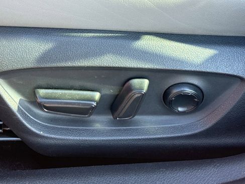 Used 2020 Toyota Avalon Limited image 21