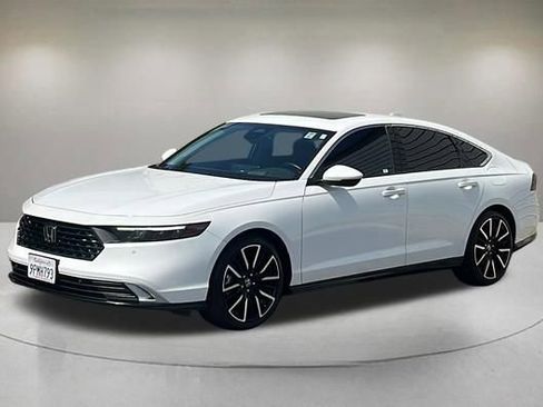 Used 2025 Honda Accord Touring image 2