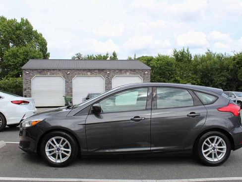 Used 2018 Ford Focus SE FWD image 10