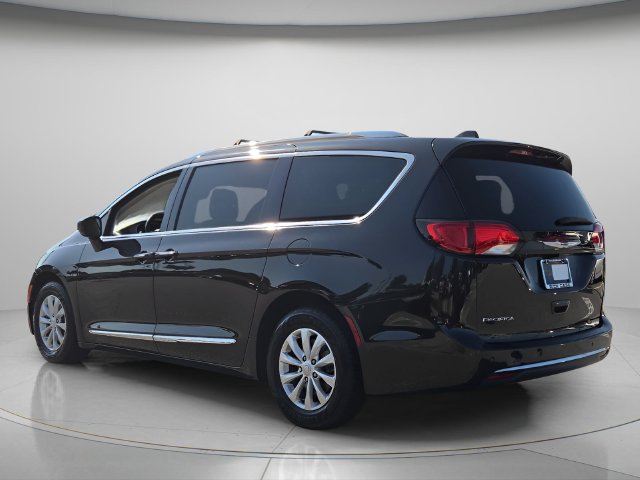 Used 2019 Chrysler Pacifica Touring-L FWD image 6
