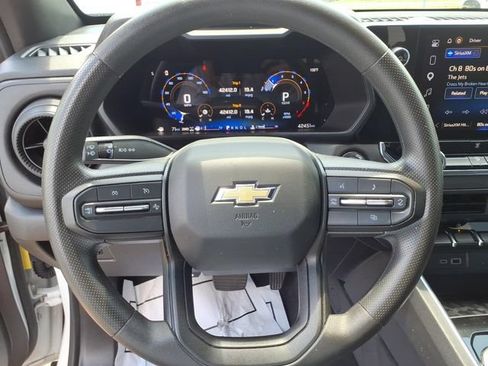 Used 2024 Chevrolet Colorado W/T w/ Advanced Trailering Package AWD/4WD image 26