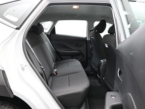 Used 2025 Hyundai Kona SE FWD image 12