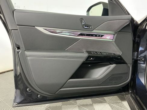 New 2026 BMW 740i RWD image 7