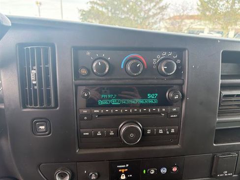 Used 2017 Chevrolet Express 3500 Extended image 12