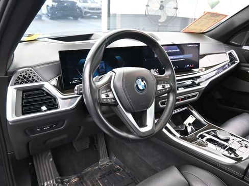 Used 2025 BMW X5 xDrive50e AWD/4WD image 12