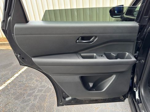 Used 2024 Nissan Pathfinder SV w/ SV Premium Package FWD image 40