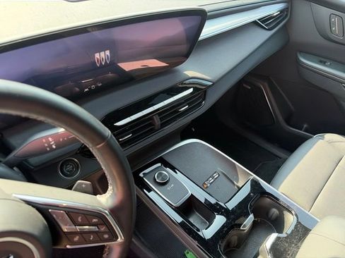 Used 2025 Buick Enclave Preferred FWD image 25