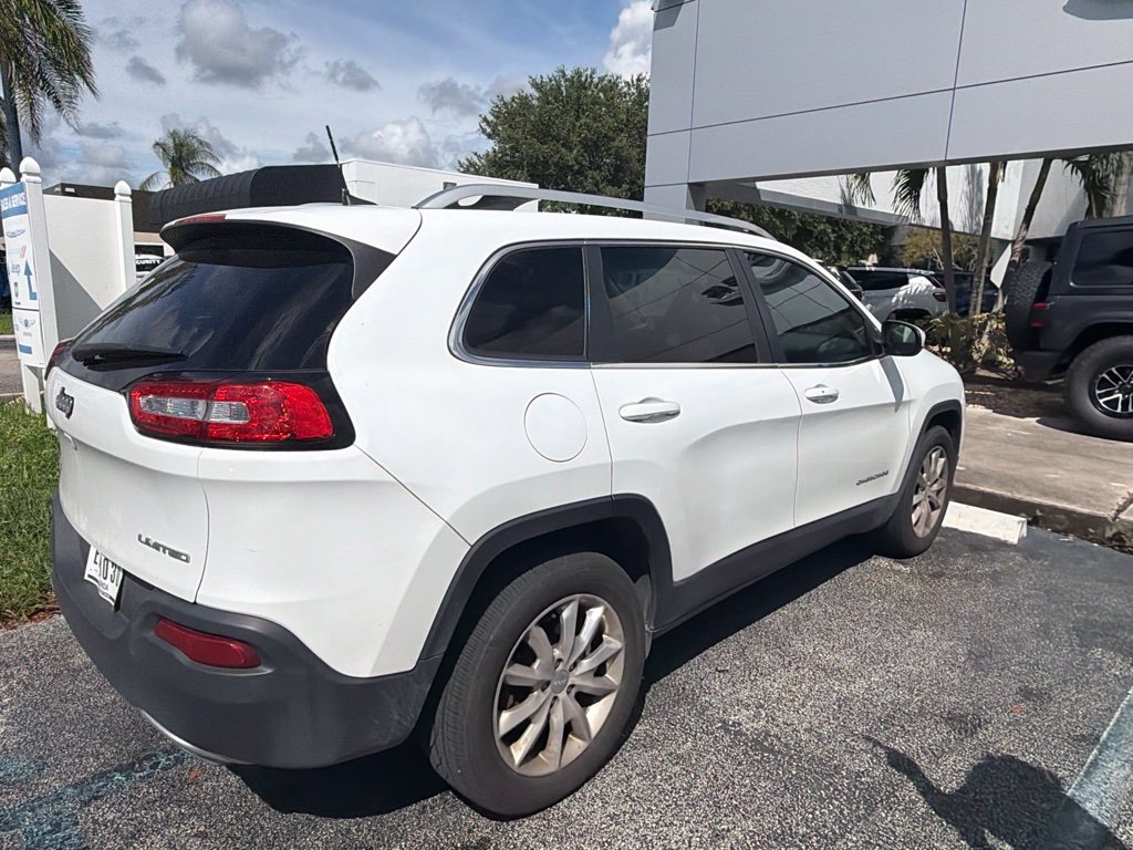 Used 2016 Jeep Cherokee Limited AWD/4WD image 4
