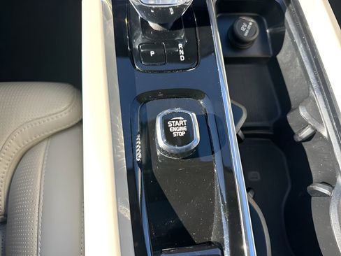 Used 2025 Volvo XC60 B5 Ultra w/ Protection Package Premier image 25