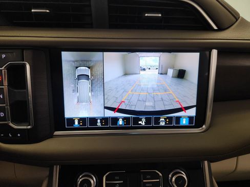 Used 2021 GMC Yukon Denali w/ Denali Premium Package AWD/4WD image 17